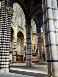 시에나 대성당, 섬세한 바닥 모자이크가 빛나는 예술의 장