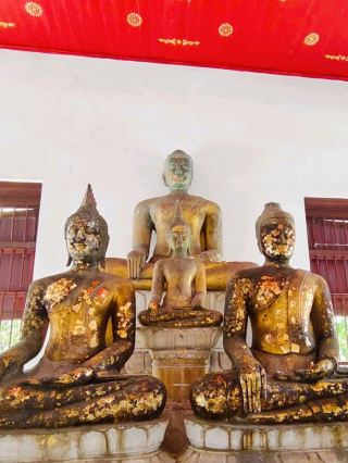 Worshiping Buddha in Ayutthaya at Prasat Nakhon Luang Temple