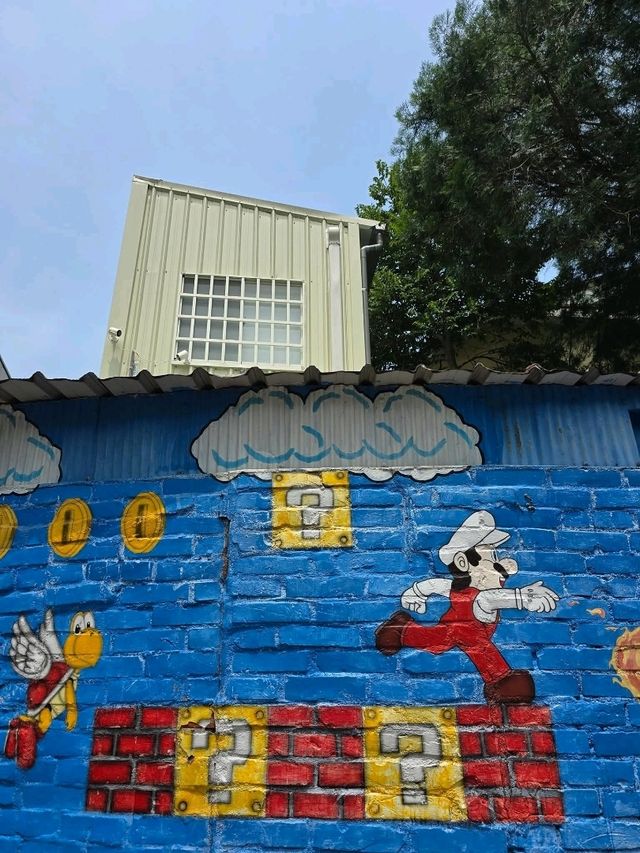 Strike a Pose at Fengcheng’s Coolest Wall Art Spot 🎨📸 Strike a Pose at Fengcheng’s Coolest Wall Art Spot 🎨📸