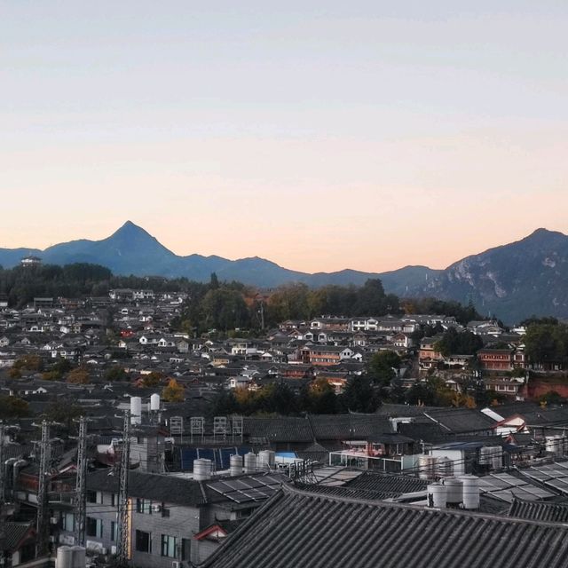 Lijiang Weekend Itinerary: Ancient Town Vibes & Epic Snow Mountain Views 🏔️✨ Lijiang Weekend Itinerary: Ancient Town Vibes & Epic Snow Mountain Views 🏔️✨