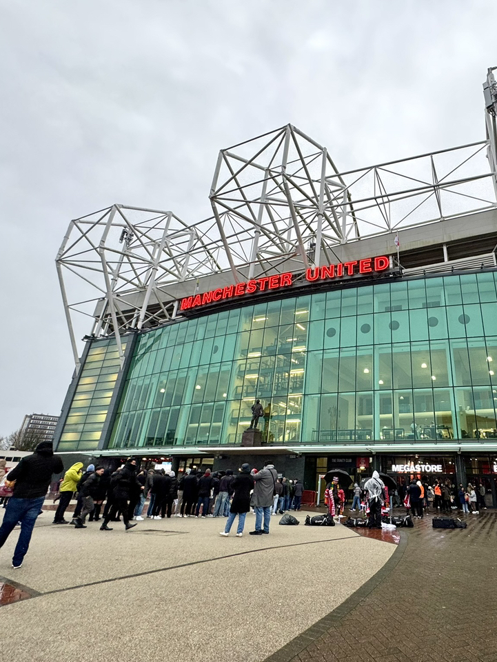 The ultimate Manchester United fan guide! Experience the Old Trafford match ⚽️ Carrington training ground with the chance to sign up your own player ⚽️