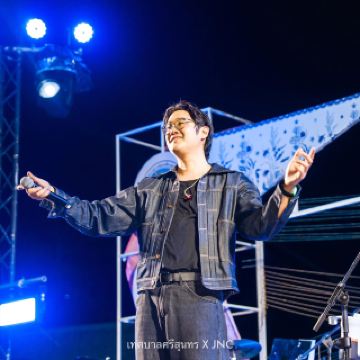 "Following in the footsteps of Her Majesty the Queen Mother, in the starlit forest" 🌿✨