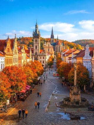 Melk: A Historic Mountain Town on the Danube and a Wine Journey

Melk, nestled on the banks of the Danube in Austria, is a town steeped in history, culture, and scenery. Its most famous landmark is undoubtedly the magnificent Melk Abbey, but for a deeper experience of local life and to discover the surrounding autumnal beauty, consider incorporating Melnik, Litoměřice, and the Bečva Cycling Trail into your itinerary for a truly slow-paced European autumn experience.

Recommended Itinerary
First Stop: Melk Historic Center
We recommend starting your exploration in the town of Melk, visiting the magnificent Baroque-style abbey and overlooking the panoramic Danube River. The abbey boasts a wealth of historical exhibits and a golden library, making it a must-visit for photos. The old town's winding cobblestone streets are dotted with small cafes and wineries; we recommend taking the time to try some local wines.

Second Stop: Melnik – The Wine Capital
Head north along the Danube to Melnik in the Czech Republic. September is grape harvest season, and whether you're cycling or driving, you can enjoy the vibrant autumn colors along the Elbe River. In the Mernik Historic Center, several wineries offer wine tasting experiences, and you can also climb to the viewpoint for breathtaking views of the Elbe and Vltava rivers converging.

Third Stop: Litoměřice and Říp Starting north from Mernik, you can visit Říp, the cradle of the Czech nation, for panoramic views of the autumn fields. Upon arriving in the ancient town of Litoměřice on the Elbe, stroll through its colorful streets and squares, immersing yourself in its relaxed atmosphere and historical ambiance.

Fourth Stop: Bečva Cycling Trail Outdoor enthusiasts shouldn't miss this nearly 160-kilometer river valley cycling route. The route winds through villages, forests, and ancient castles, including Helfstädtin Castle and the Zblašovicevän Caves. The autumn scenery is particularly enchanting, making it ideal for a two- to three-day trip.

Travel Tips and Precautions

1. Transportation: Driving is the most flexible option, especially suitable for passing through the aforementioned towns and scenic areas. If cycling, there are well-maintained bike paths along the river, with flat and comfortable roads.

2. Wine Season Must-Try: Every September, the grape harvest festivals in various towns throughout the Czech Republic and Austria are lively and exciting. Tasting local new wines and special snacks is a must-do experience.

3. Clothing Preparation: Autumn brings significant temperature differences between day and night. It is recommended to wear layered clothing and bring a windbreaker or rain gear.

4. Monastery Visit: Melk Monastery is open year-round, but for interior visits, please check the opening hours of specific areas or exhibits.

5. Hiking Safety: The ascent to the summit of the holy mountain is quite steep and suitable for those with basic physical fitness. It is recommended to bring simple hiking gear and water.

In conclusion, Melk and the surrounding towns of Czechoslovakia offer a vibrant tapestry of autumn colors, complemented by wineries and historical sites, making for a multi-layered travel experience. Whether by car or bicycle, you can enjoy the leisurely beauty of the European landscape.

#MelkAbbey #WineTown #ValleyCycling #AutumnEuropeTravel #DanubeRiverScenery