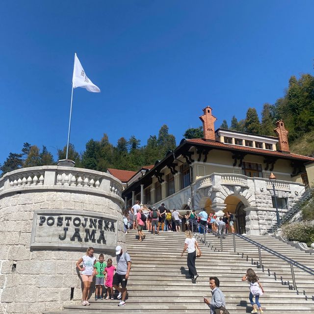 🇸🇮 Must visit in Slovenia : Postojna Cave 🌄