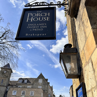 The Cotswolds Town and Village Guide : The Definitive Guide
