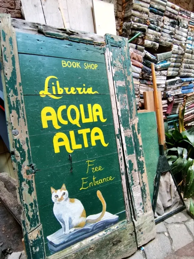 Most Beautiful Bookstore in the World!