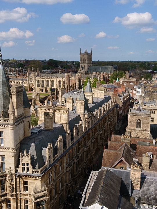 A Perfect Day in Cambridge: Views, Punting, and Scenic Walks 🚣‍♀️🏛️🌿