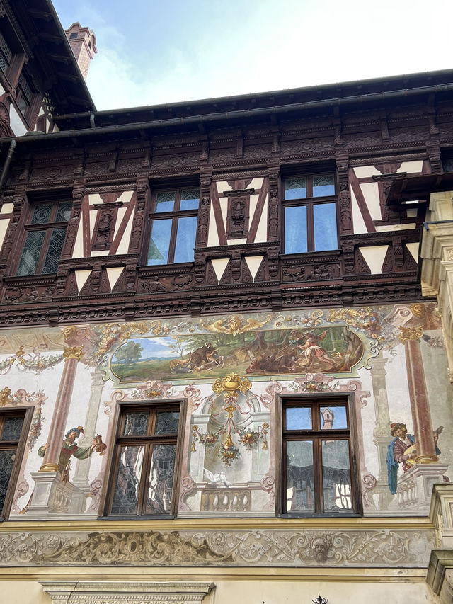 🇷🇴 羅馬尼亞：佩雷斯城堡（Castelul Peleș） 👑