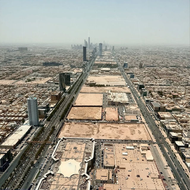Sky-High Wonders: The Kingdom Tower Sky Bridge Experience 🌆✨