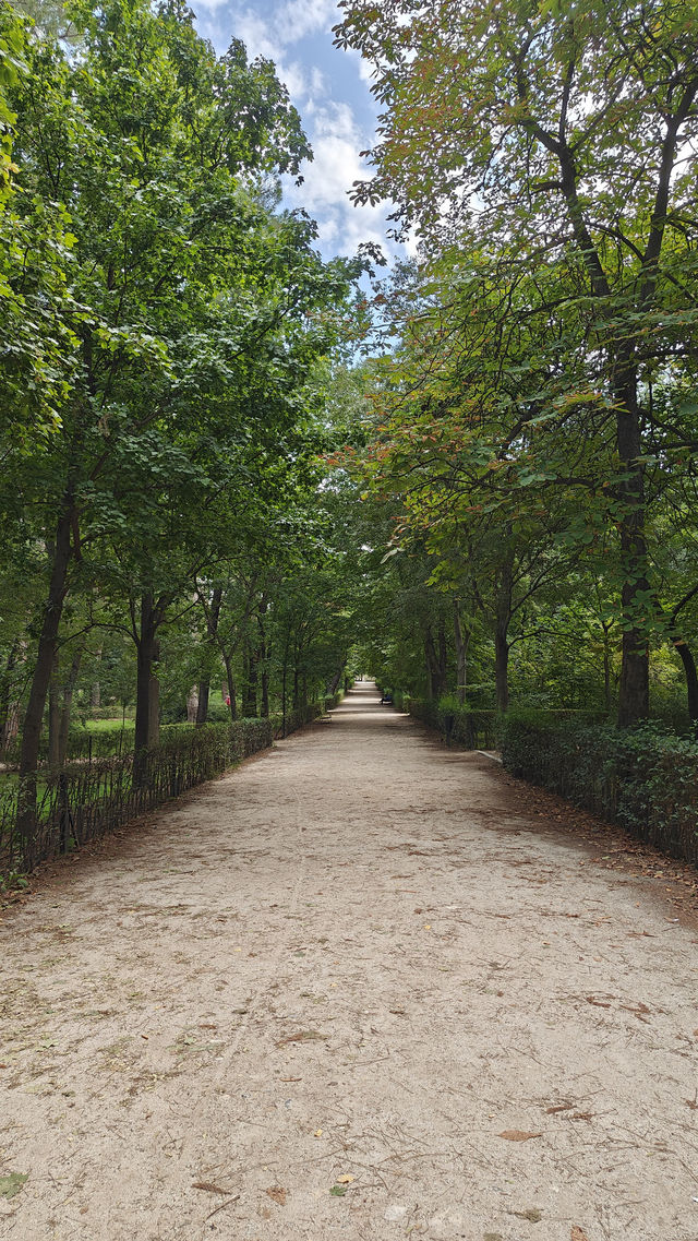 📍 Retiro Park’s Hidden Corners: Rose Garden & Fallen Angel Statue