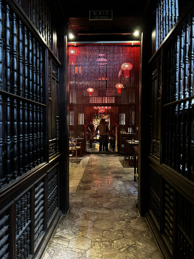 You are in restaurant, but feel like an historical museum! It’s possible in Hoi An