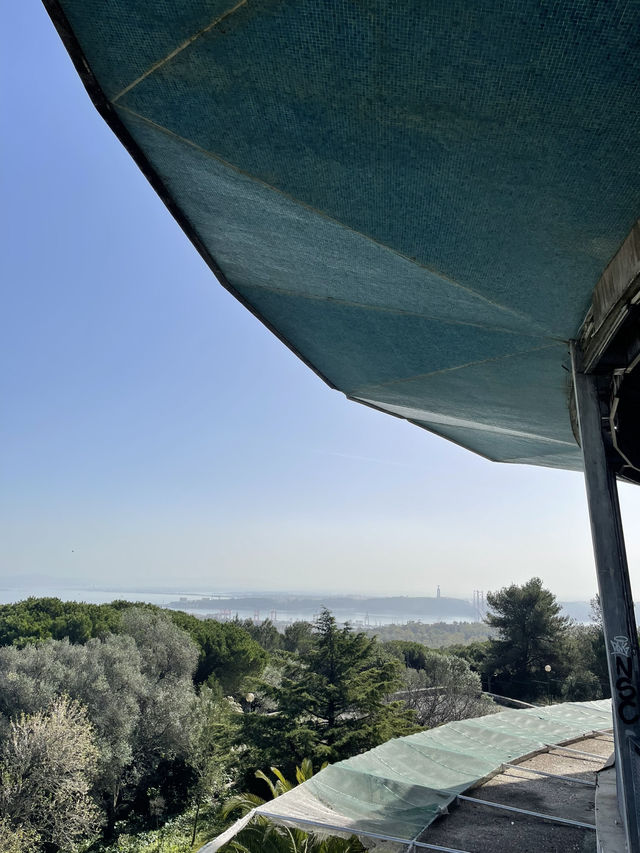 🍴 Lisbon: Food, Streets & Colorful Vibes 🍴 Lisbon: Food, Streets & Colorful Vibes