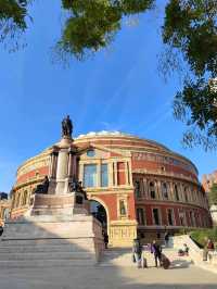 Royal Albert Hall: A Parabolic Crown of Culture