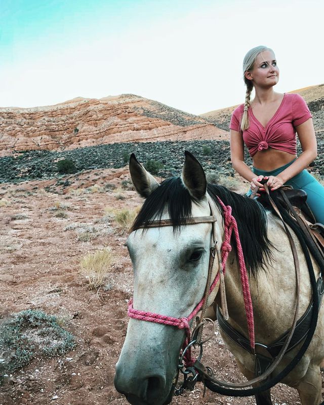 Witness the Magic of Sunset Horse Riding in Zion National Park 🏜🐎🌵