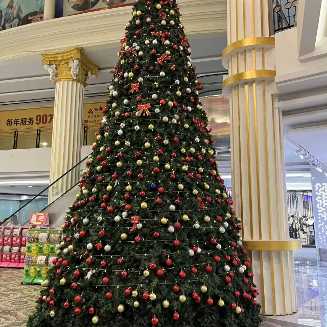 Christmas mood on Xinjiekou 