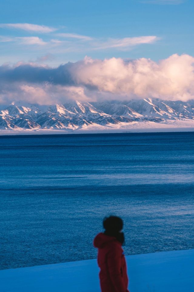 冬天去了趟賽裡木湖，朋友圈以為我在南極