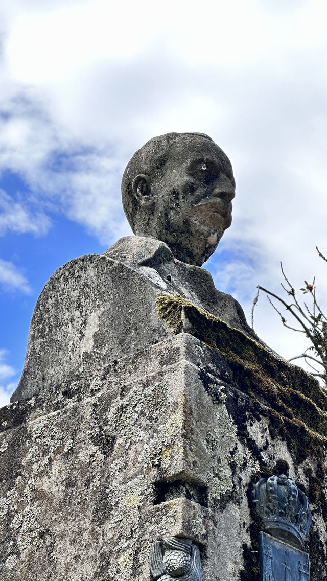 獻給政治家愛德華多·維森蒂的紀念碑Monumento a V
