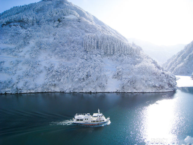 富山冬季熱門觀光路線-莊川遊覽船