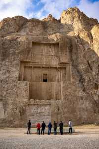 伊朗的帝王陵竟然建在懸崖上，為什麼呢？