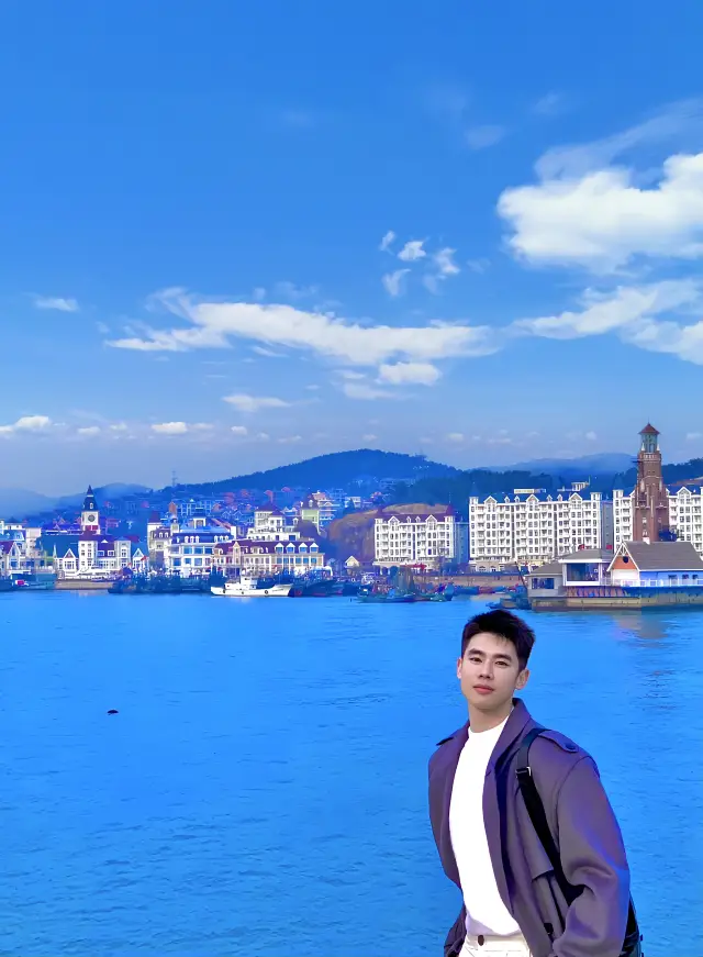 It's a scene only found in comics, the stunning Lianjiao Bay and Tiger Beach in Dalian