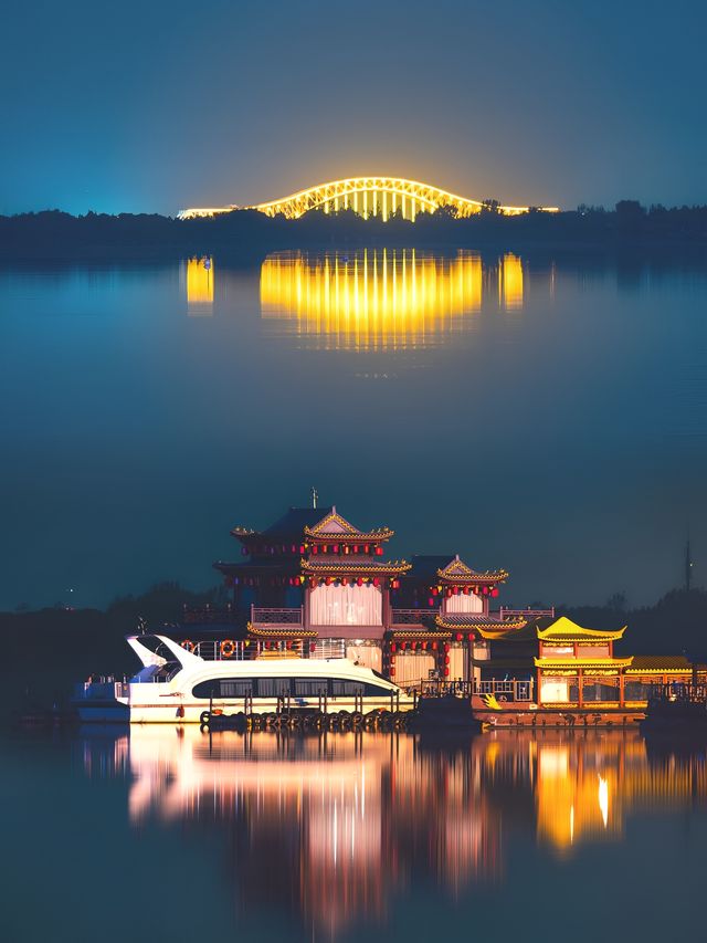 繁花裡的太白湖