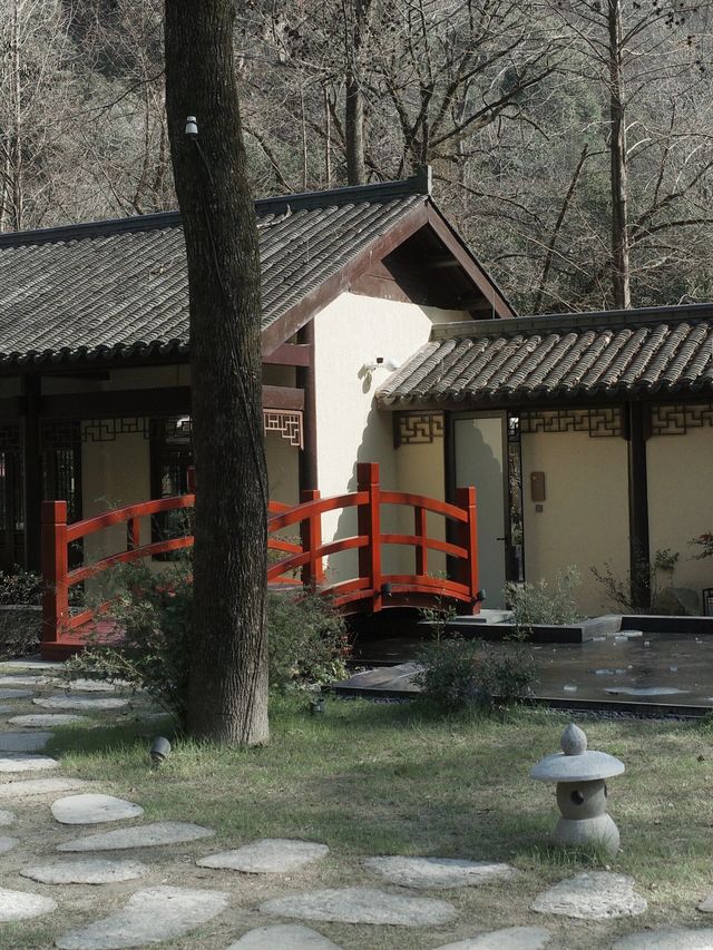 跋山涉水，住進這間中式禪意民宿～|。