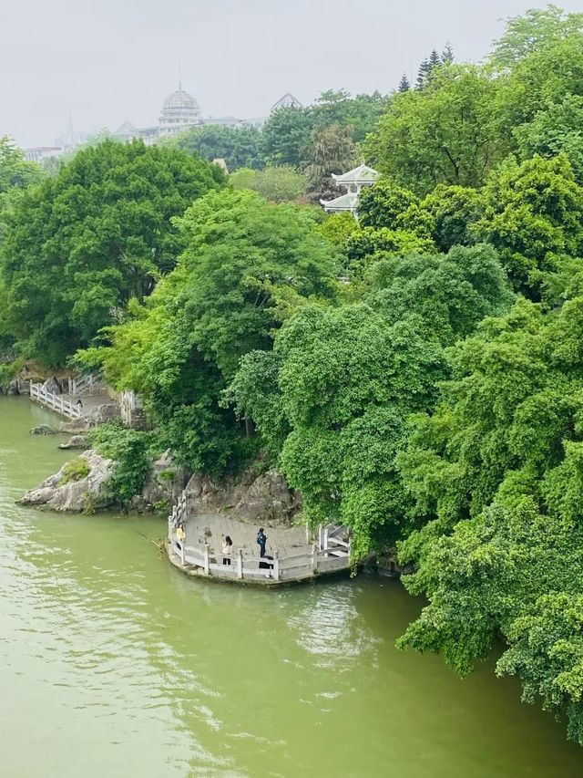 這個公園人少又好逛，可沖我可以待一天