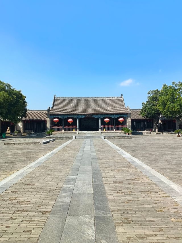 全國重點文保單位，中國唯一完整保存至今的清代知府衙門。南陽府衙始建於元朝，距今已有七百五十多年歷史。