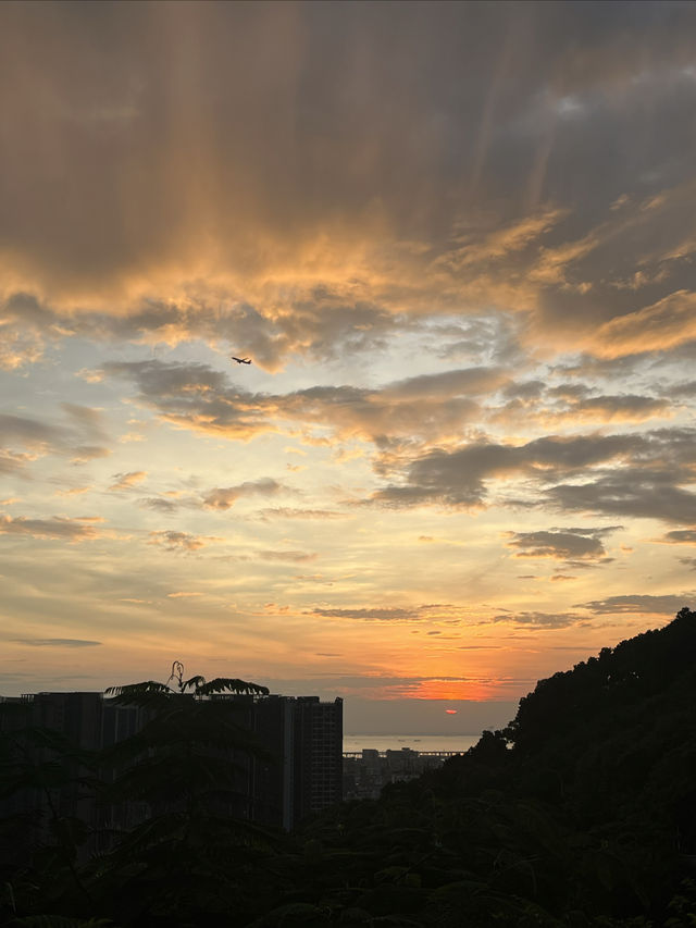 深圳寶安｜半小時就可到山頂看到海邊日落