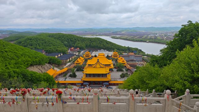 延邊朝鮮族自治州敦化市六鼎山風景區。