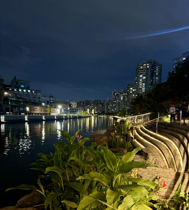 上海蘇州河美麗的夜景。