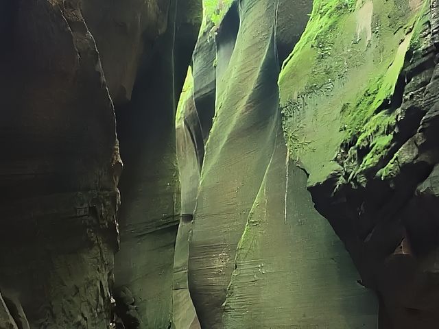 打卡陝西甘泉大峽谷的月牙溝。