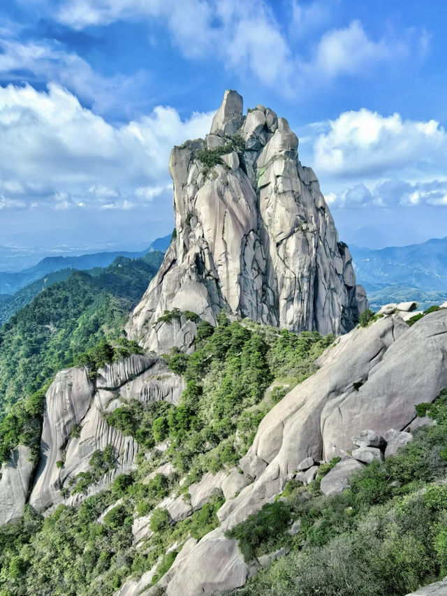 登臨天柱山：奇峰秀石與雲海的壯麗相遇