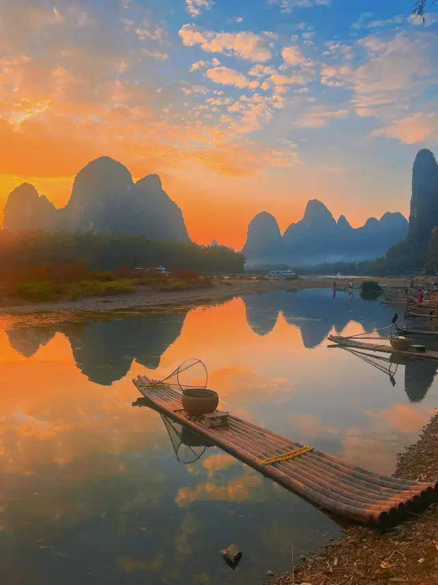 淡季的桂林，在興坊古鎮偶遇一場水上晚霞