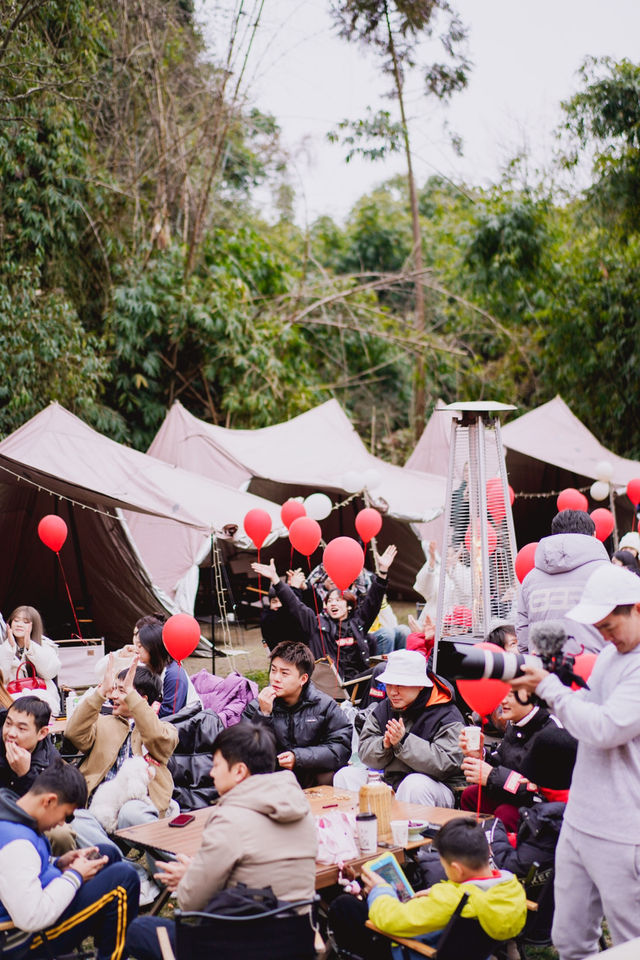 貴陽超有味團建｜篝火煙花年味滿滿。