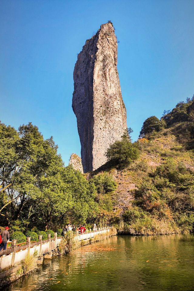 千姿百態鼎湖峰