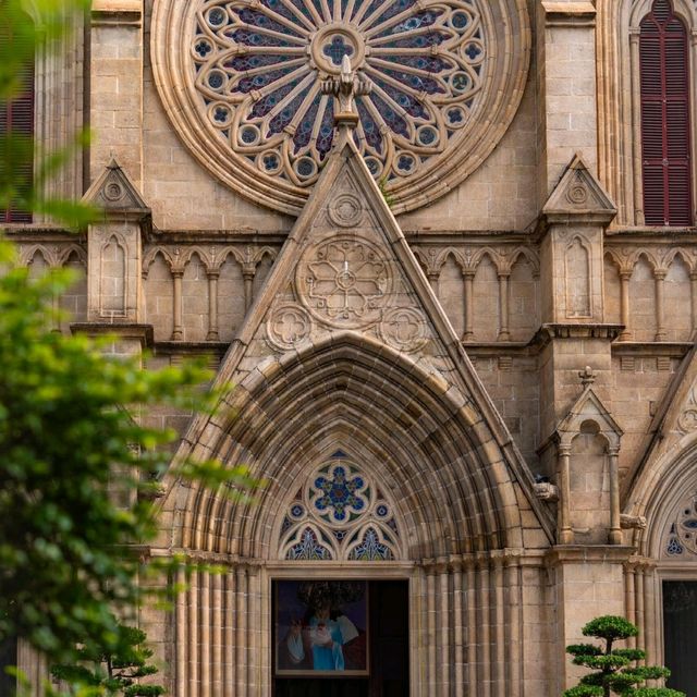 哥特尖頂下聆聽神的低吟｜石室聖心大教堂⛪️