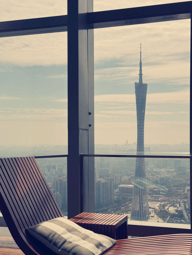 廣州柏悦酒店，無邊泳池邂逅云端美景