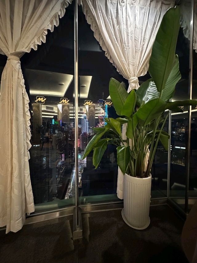 澳門浪漫西餐首選！360度旋轉景觀下的京澳璇宮美食之旅 