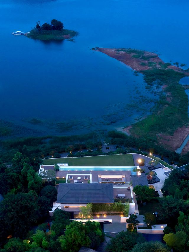 270°環湖而居，入住東方詩意高端秘境