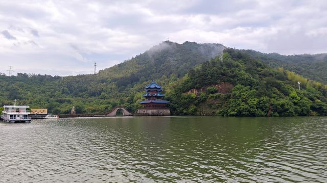 因《富春山居圖》而聞名遐邇的一條江