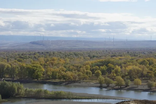 阿勒泰美翻的五彩灘