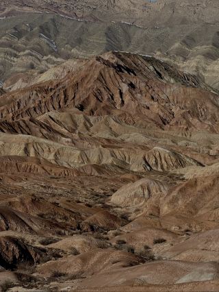 Hiking Around Urumqi | Sulfur Valley Sinkhole and Seven-Colored Auspicious Cloud Valley