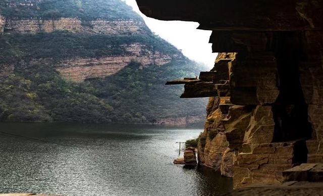 藏在太行山裡的「川西寨子」!600年石頭迷宮村,紅葉+古建 藏在太行山裡的「川西寨子」!600年石頭迷宮村,紅葉+古建