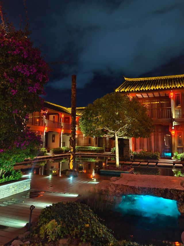 雨夜燈影，藏著古城最治癒的溫柔