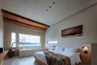 這間侘寂風民宿,竟成了「海邊焦慮症」的解藥。