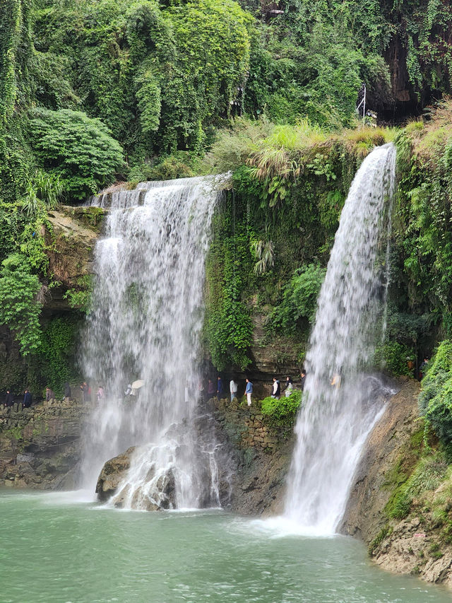 住進瀑布邊的古鎮 住進瀑布邊的古鎮