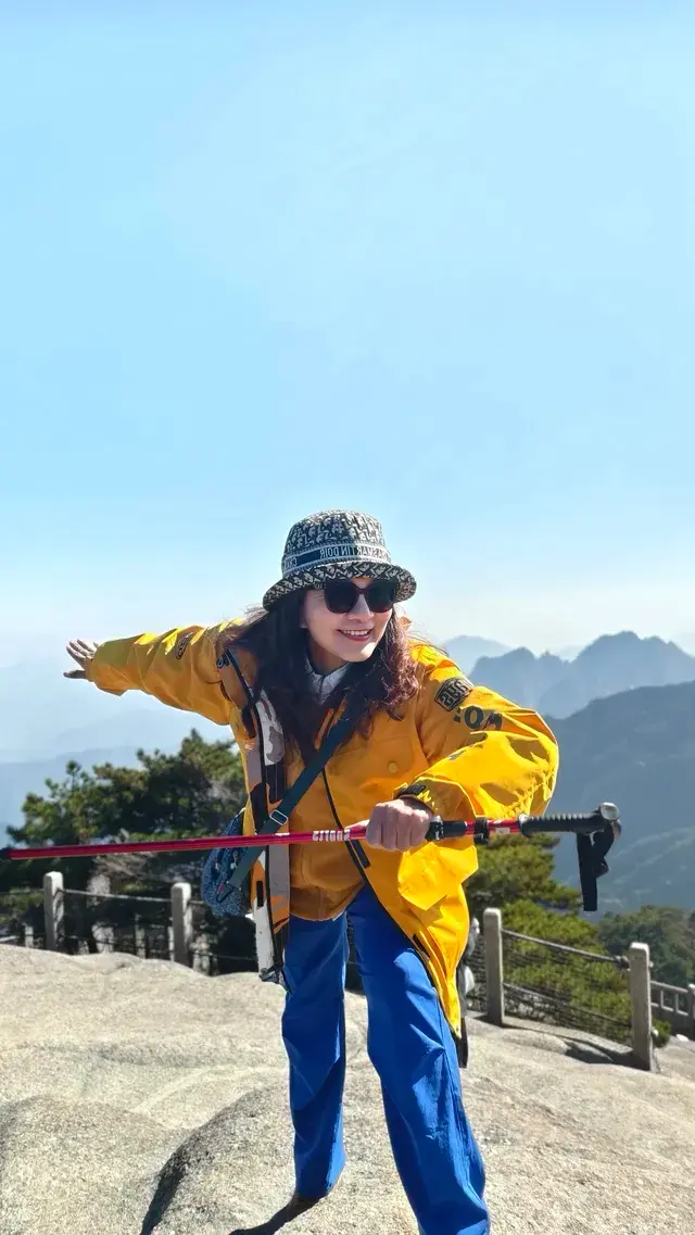 爬黃山，這些裝備和姿勢，明豔出片又實用！