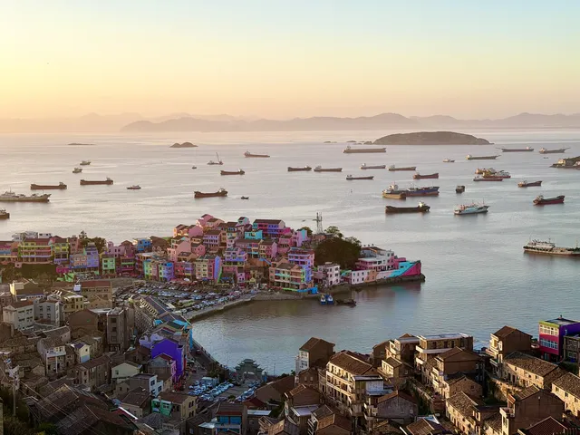 白天濟州島,晚上聖托里尼的神仙小鎮 白天濟州島,晚上聖托里尼的神仙小鎮