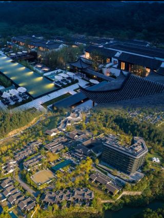 บันยันทรี อันจิ | สวรรค์แห่งบ่อน้ำพุร้อนส่วนตัวที่ซ่อนตัวอยู่ลึกในป่าไผ่